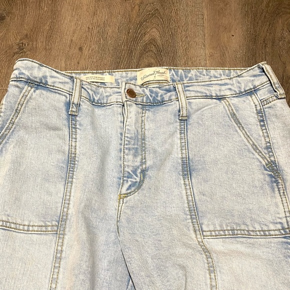 Universal Threads High Rise Slim Straight Denim         Size 10 (30R) - Picture 2 of 11